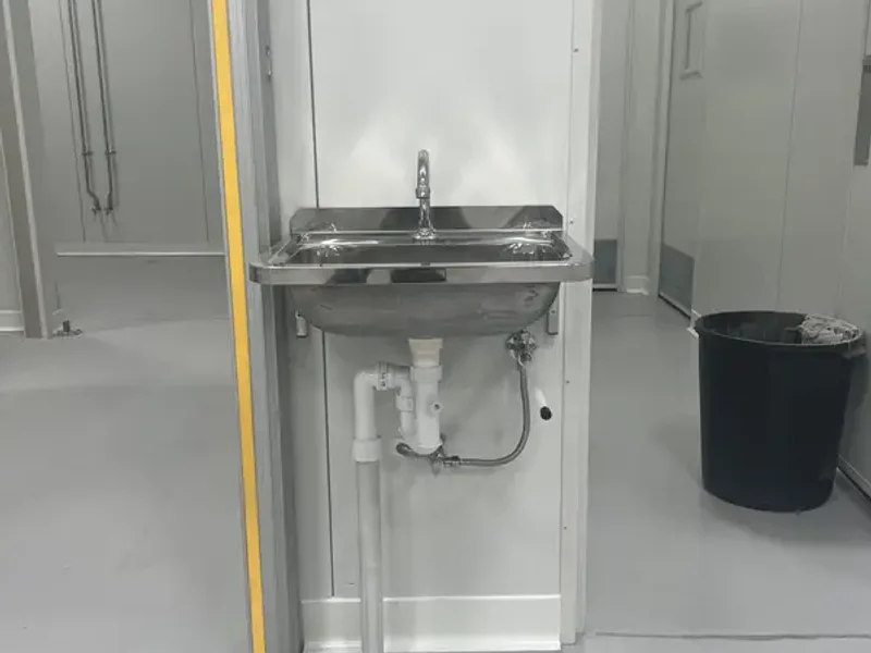 Commercial kitchen stainless steel sink